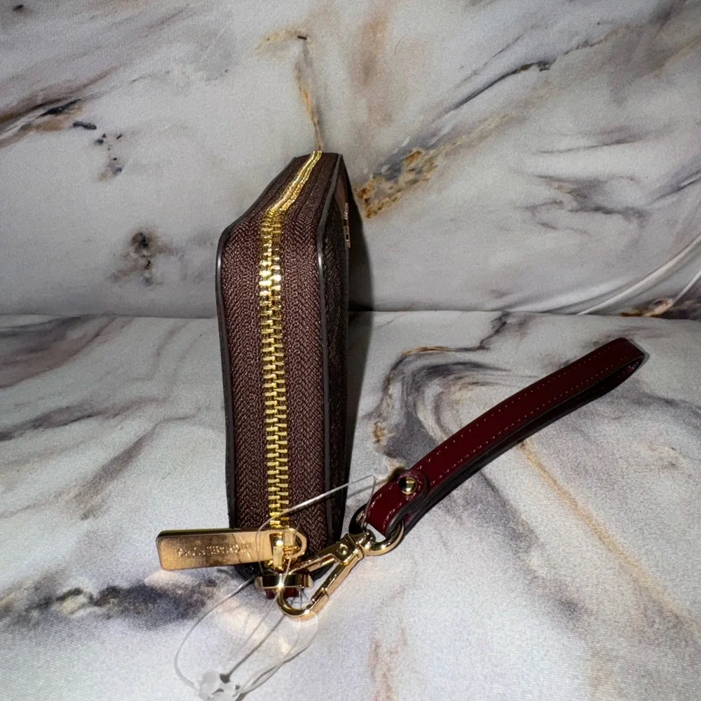 NWOT- Michael Kors Women's Center Stripe Large Continental Wristlet! - Picture 2 of 13